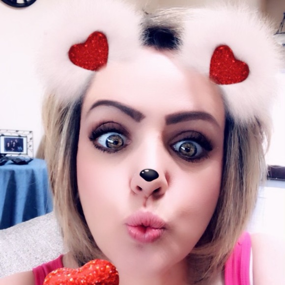 Meet your Posher, Kelly - Picture 2 of 3